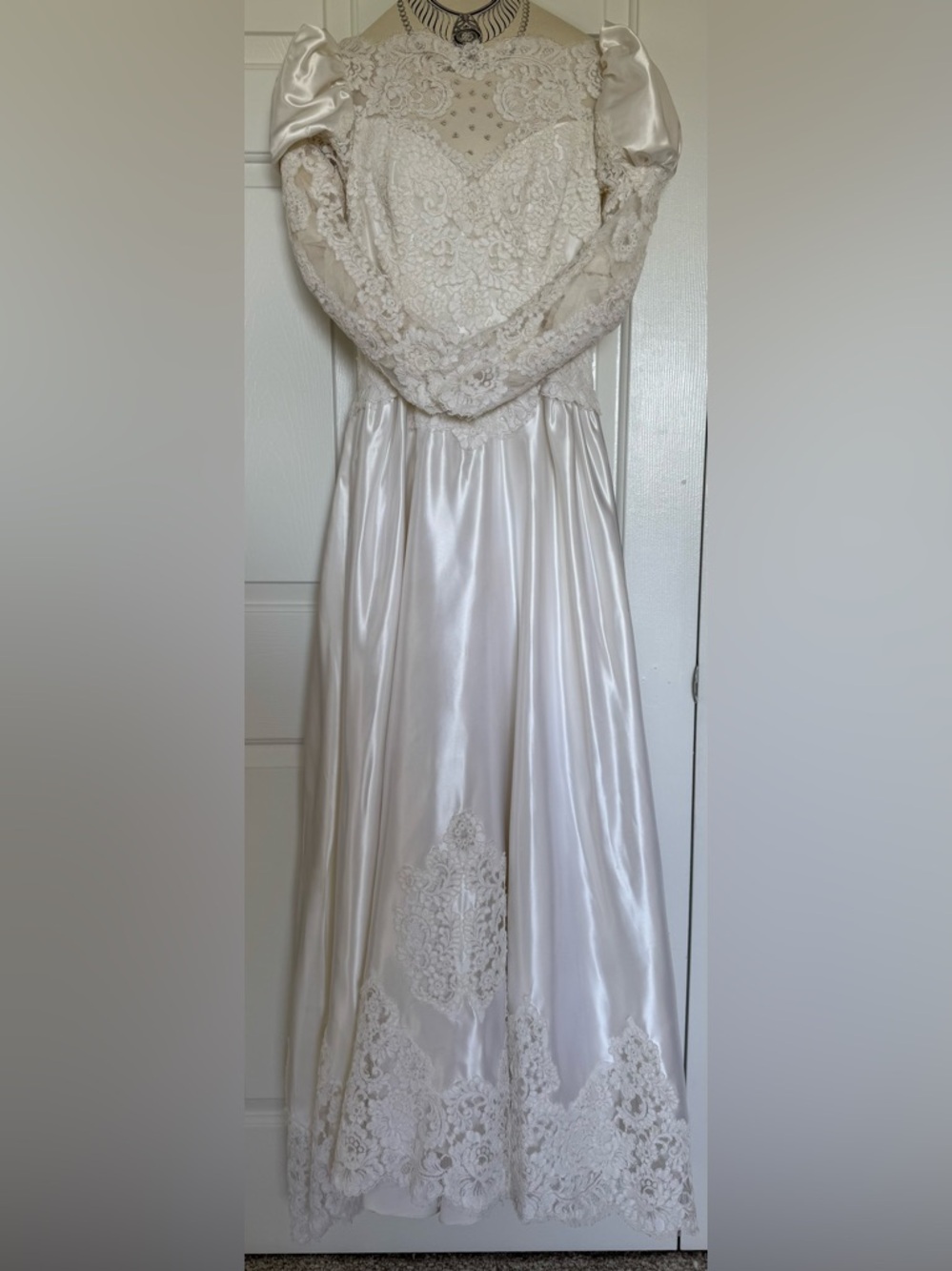 Vintage Lace Satin Wedding Dress Long Sleeve Victorian Bridal Train Bows Bone Wh
